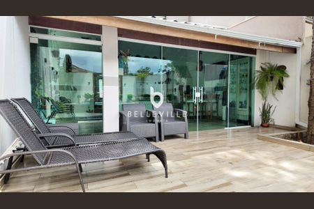 4_photo/94dcfac623.ea0ff2ffec9a0f1c-ATLAS-d8424b06-6bd9-4a0e-8854-8bc59000c3e5.jpg de casa à venda com 4 quartos, 187m² em Uberaba, Curitiba