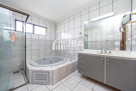 11_photo/94dcfac6bd.206353ecc2220d31-ATLAS-e56d02a4-4d5c-46f0-98b9-43888b8c99de.jpg de casa à venda com 4 quartos, 358m² em Uberaba, Curitiba