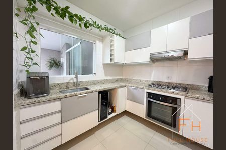 2_photo/94dcfac6db.709a338419212b96-ATLAS-ac15ffd7-33d7-47a1-a997-e09e87ab3f3c.jpg de casa à venda com 3 quartos, 146m² em Uberaba, Curitiba