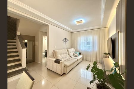 1_photo/94dcfac6db.c44de20a18d4ff40-ATLAS-173680fa-4f07-4edf-a50e-e2d73fe3468f.jpg de casa à venda com 3 quartos, 142m² em Uberaba, Curitiba