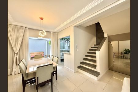 8_photo/94dcfac6db.c44de20a18d4ff40-ATLAS-5bf1879b-7289-4c04-9eea-21c5ec60bbab.jpg de casa à venda com 3 quartos, 142m² em Uberaba, Curitiba