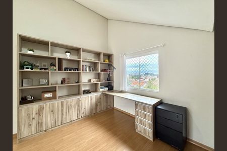 42_photo/94dcfac6db.c44de20a18d4ff40-ATLAS-7db5ab36-5e35-4e47-9808-6cbac4455679.jpg de casa à venda com 3 quartos, 142m² em Uberaba, Curitiba