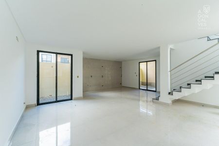 4_photo/94dcfac773.2ae724b164de5597-ATLAS-59eb4f2b-5a47-4746-b61e-253f2a0ec1ba.jpg de casa à venda com 3 quartos, 120m² em Uberaba, Curitiba