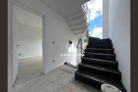 9_photo/94dcfac773.5b5fb0faa7a19bd4-ATLAS-72acb178-0961-4579-afad-e6d63ebbbe5a.jpg de casa à venda com 3 quartos, 222m² em Uberaba, Curitiba