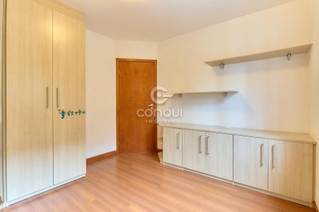 13_photo/94dcfac85d.1bb529b01f5e602e-ATLAS-ce087579-c8ba-4d5d-976c-7c25f4d31f7c.jpg de casa à venda com 3 quartos, 124m² em Uberaba, Curitiba