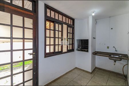 13_photo/94dcfac87f.527d2e055a247cfd-ATLAS-fe664209-99dd-4597-8eaf-493ee0127e46.jpg de casa à venda com 3 quartos, 134m² em Uberaba, Curitiba