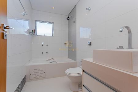 10_photo/94dcfac8a3.1ad5fb952b026013-ATLAS-3c0b6da4-c76c-4bac-a80d-e3c3c5915f64.jpg de casa à venda com 3 quartos, 389m² em Uberaba, Curitiba