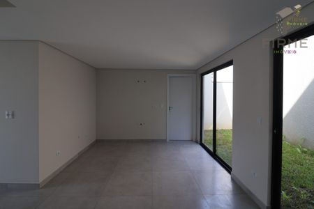 8_photo/94dcfac947.c8a0198fcbf31d64-ATLAS-97cf47f9-1f1a-4ff3-b3ec-432543a93b11.jpg de casa à venda com 3 quartos, 187m² em Uberaba, Curitiba