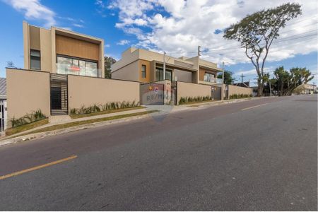 3_photo/94dcfac949.4920d6e5269d0762-ATLAS-7fd043bf-fb53-44e5-9a59-fedea9b8f3b2.jpg de casa à venda com 3 quartos, 145m² em Uberaba, Curitiba