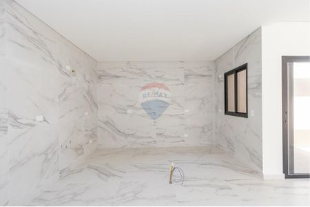 12_photo/94dcfac94d.96ab9a77f00113ea-ATLAS-e32cb845-4ef9-4064-84fa-23f2d16ab9e2.jpg de casa à venda com 3 quartos, 145m² em Uberaba, Curitiba