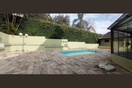 28_photo/94dcfaca7f.609d43e585a2b3c1-ATLAS-c109e6c5-d125-43fe-a4b5-02460c633449.jpg de casa à venda com 4 quartos, 307m² em Uberaba, Curitiba