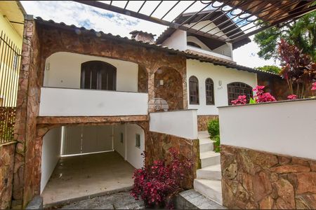 3_photo/94dcfacc03.115564eb537a264a-ATLAS-19b4e719-3d83-4a17-a067-776c0de87087.jpg de casa à venda com 4 quartos, 332m² em Uberaba, Curitiba