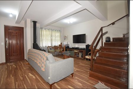 4_photo/94dcfacc95.3e6957092a4c223d-ATLAS-50d9d45e-2a63-419c-b34f-5abb8c8a2449.jpg de casa à venda com 5 quartos, 160m² em Uberaba, Curitiba
