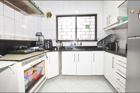 29_photo/94dcfacc95.3e6957092a4c223d-ATLAS-b5829dc9-3572-4877-9609-1b2da2d763d7.jpg de casa à venda com 5 quartos, 160m² em Uberaba, Curitiba