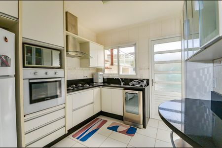 10_photo/94dcfaccef.a11c39bbe16039e5-ATLAS-898baade-c19d-4ccb-b279-3a15660c874c.jpg de casa à venda com 4 quartos, 185m² em Uberaba, Curitiba