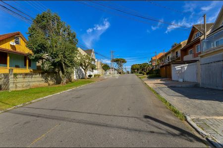 38_photo/94dcfaccef.a11c39bbe16039e5-ATLAS-a6c8ce14-a106-48a7-8d77-ee1feda07b0f.jpg de casa à venda com 4 quartos, 185m² em Uberaba, Curitiba