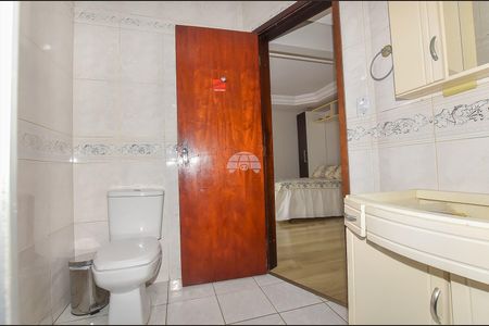 32_photo/94dcfacd57.1e45c290f45d527b-ATLAS-b73bf1d8-c1bf-453e-9e67-c539a7dc603e.jpg de casa à venda com 3 quartos, 177m² em Uberaba, Curitiba