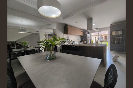 9_photo/94dcfacd5f.65a5c6c23ae0fb49-ATLAS-84bcbefd-478e-4e62-aad0-9941978b588d.jpg de casa à venda com 3 quartos, 275m² em Uberaba, Curitiba