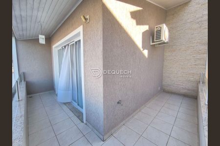 26_photo/94dcfacd5f.65a5c6c23ae0fb49-ATLAS-b67f04f6-c9b8-48a4-b873-7a576cda5406.jpg de casa à venda com 3 quartos, 275m² em Uberaba, Curitiba