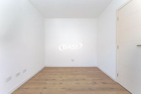 28_photo/94dcfacda1.f1c029e77bf84609-ATLAS-57ff9b63-3f75-46ce-89da-5c2d96e7777d.jpg de casa à venda com 3 quartos, 148m² em Uberaba, Curitiba