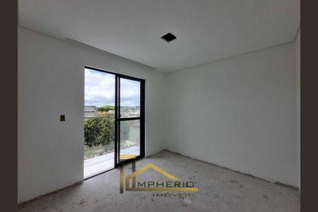 7_photo/94dcfacdc5.674e2d4c2bc22d45-ATLAS-96d78aaa-4d8c-4a87-98df-4699e83ba40b.jpg de casa à venda com 3 quartos, 120m² em Uberaba, Curitiba