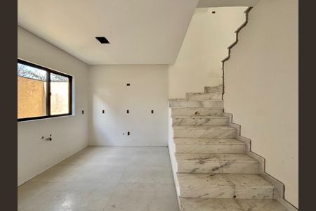 3_photo/94dcfacdc5.b9011c6352d0a570-ATLAS-103c872c-042d-4a1a-acb2-0631d139e5a3.jpg de casa à venda com 3 quartos, 122m² em Uberaba, Curitiba