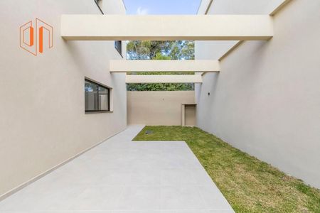8_photo/94dcfaceb3.ce766310ac70d149-ATLAS-3a4ff37a-2822-4f85-8924-88bd30abae0a.jpg de casa à venda com 3 quartos, 145m² em Uberaba, Curitiba