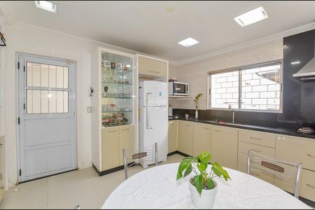 3_photo/94dcfacecf.638b34ff0fe22444-ATLAS-256a24ee-75c4-4e3f-a8c6-9f15de3861fb.jpg de casa à venda com 5 quartos, 290m² em Uberaba, Curitiba