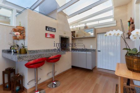 29_photo/94dcfacf6b.c138c72070bc8d83-ATLAS-b9918fa0-76d5-48de-a1cd-12efc4e8aa1f.jpg de casa à venda com 3 quartos, 112m² em Uberaba, Curitiba