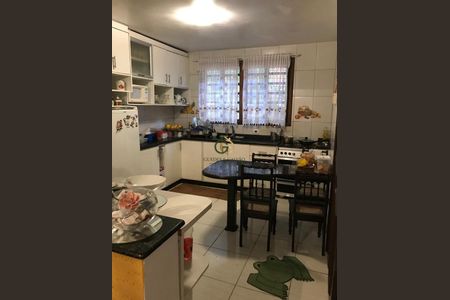 4_photo/94dcfad1c5.ef7c58586888ab74-ATLAS-165761e5-e2d7-47b0-b418-b5a00eac2b0d.jpg de casa à venda com 3 quartos, 270m² em Uberaba, Curitiba