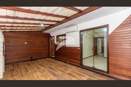 7_photo/94dcfad1df.0a7f7bca2ccc7405-ATLAS-39bf51c6-af0a-43e3-b53f-c093fe3a65a5.jpg de casa à venda com 4 quartos, 168m² em Uberaba, Curitiba