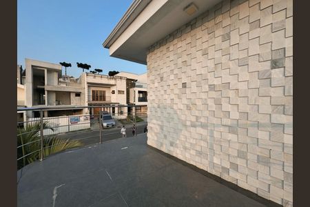 2_photo/94dcfad22b.8e241acf4c0e9a39-ATLAS-13f04dfd-ba07-4d11-a269-c3877bfe90af.jpg de casa à venda com 3 quartos, 210m² em Uberaba, Curitiba