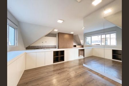 10_photo/94dcfad22b.8e241acf4c0e9a39-ATLAS-e5360eb2-b417-4baf-97fc-78d17e854bf0.jpg de casa à venda com 3 quartos, 210m² em Uberaba, Curitiba