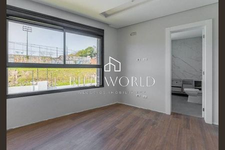 11_photo/94dcfad231.aa0f063c1fd7eb53-ATLAS-7cefad72-b7b1-4b87-9712-90cf79ebb47a.jpg de casa de condomínio à venda com 3 quartos, 226m² em Uberaba, Curitiba