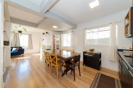 6_photo/94dcfad36d.32b376f14b665ac4-ATLAS-4d544eb3-bb2e-4452-b84e-a09fae7550b8.jpg de casa à venda com 3 quartos, 112m² em Uberaba, Curitiba