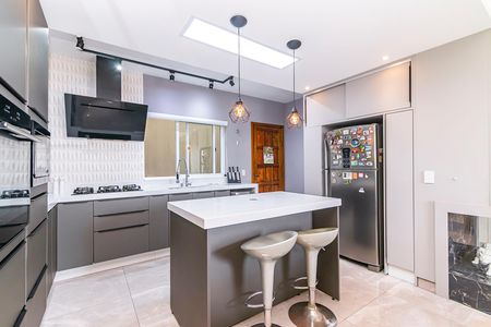 8_photo/94dcfad3a5.e1d2c46bde3eb79c-ATLAS-6e3efdfa-549d-4ced-86b2-51ec130ec456.jpg de casa à venda com 3 quartos, 130m² em Uberaba, Curitiba