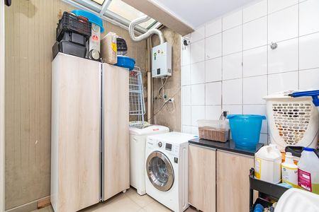 16_photo/94dcfad3a5.e1d2c46bde3eb79c-ATLAS-a4be7cc3-99e3-425b-a94f-39e2b0f9de47.jpg de casa à venda com 3 quartos, 130m² em Uberaba, Curitiba