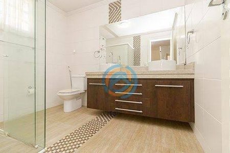 11_photo/94dcfad63b.201b5df007c8fb6e-ATLAS-347af1aa-14f3-4d45-ba00-9f3c017f498c.jpg de casa à venda com 4 quartos, 250m² em Boqueirão, Curitiba