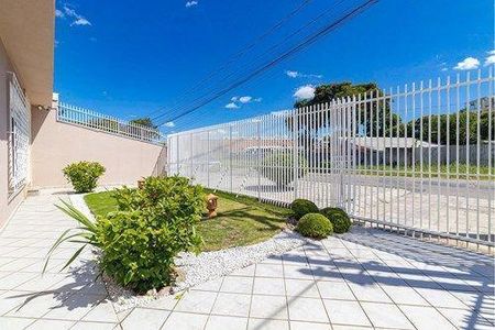 6_photo/94dcfad63b.f1ebba836060b494-ATLAS-3f6efe4a-caf4-45c0-ae5b-fa6c20e4f1d1.jpg de casa à venda com 4 quartos, 250m² em Boqueirão, Curitiba