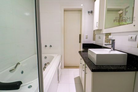 38_photo/94dcfae033.b0a88cb1fafa113c-ATLAS-aa152f78-3be6-4ca0-b31f-5cc8c2c861e0.jpg de casa à venda com 4 quartos, 265m² em Hauer, Curitiba