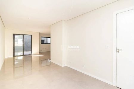 6_photo/94dcfb0011.5cb8e3e0f3c52cd8-ATLAS-216c2178-d23f-4b88-a949-392c64fd94e7.jpg de casa à venda com 3 quartos, 135m² em Boqueirão, Curitiba