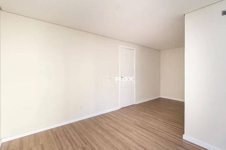 9_photo/94dcfb0011.5cb8e3e0f3c52cd8-ATLAS-410024ab-3b7f-47fe-991c-bedc03b31993.jpg de casa à venda com 3 quartos, 135m² em Boqueirão, Curitiba