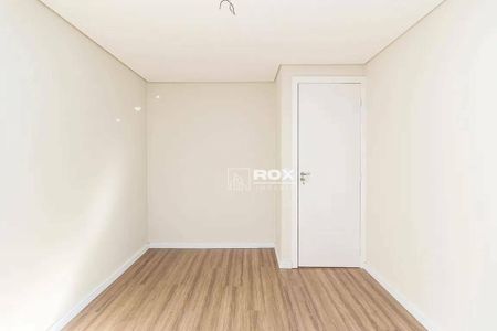 11_photo/94dcfb0011.5cb8e3e0f3c52cd8-ATLAS-94ed24aa-a85b-47df-8f92-3d05f4592538.jpg de casa à venda com 3 quartos, 135m² em Boqueirão, Curitiba