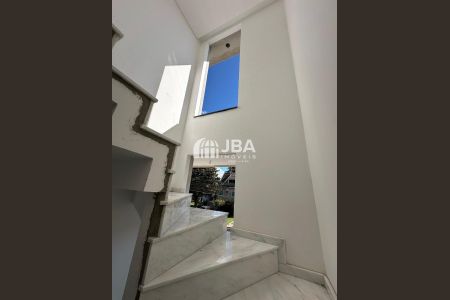 11_photo/94dcfb039d.9ee7f504bd9330aa-ATLAS-d2f86392-03a1-499c-9d50-b75b7dfdb0fc.jpg de casa à venda com 0 quarto, 131m² em Boqueirão, Curitiba