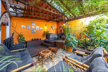 6_photo/94dcfb044d.9de602c9eba3ccdb-ATLAS-a5dad068-6511-4ef7-9ba7-dbc770b6421c.jpg de casa à venda com 2 quartos, 118m² em Xaxim, Curitiba