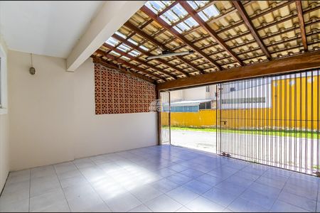 37_photo/94dcfb0941.c1dc00249eefaead-ATLAS-4e178005-4fff-40ef-a5f0-41db8447c8db.jpg de casa à venda com 3 quartos, 63m² em Xaxim, Curitiba