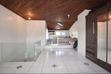 32_photo/94dcfb095f.826aa08d214c4ef3-ATLAS-cdf77a2f-9219-4333-b098-c21015a7bd08.jpg de casa à venda com 3 quartos, 155m² em Xaxim, Curitiba