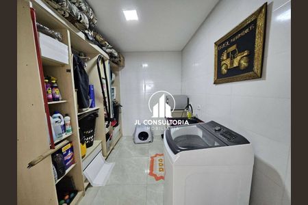 6_photo/94dcfb0a83.f59e4d6fcd9f41bb-ATLAS-cbfd9949-2144-4d38-83a5-07aab0a8672a.jpg de casa à venda com 3 quartos, 240m² em Xaxim, Curitiba