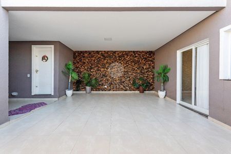 2_photo/94dcfb0a83.fe96b63aec789ef1-ATLAS-2a0b6b28-fda7-4a0e-a2fb-65b6cde760aa.jpg de casa à venda com 3 quartos, 240m² em Xaxim, Curitiba