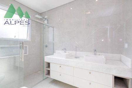 2_photo/94dcfb0c61.f13519e4b644a74d-ATLAS-67df17e0-b2b5-4876-95dc-bf5ab6d3b9d3.jpg de casa à venda com 4 quartos, 282m² em Xaxim, Curitiba